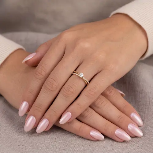 Anel estilo Solitário de Ouro com 27 Diamantes