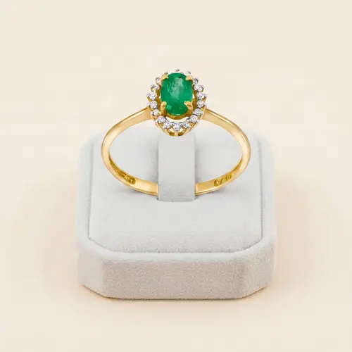 Anel de Ouro com Diamantes e Esmeralda Oval de 42 Pts