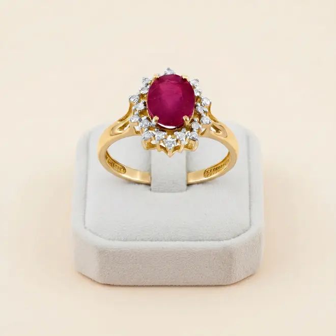 Anel de Ouro com Diamantes e Rubi de 1,68 Ct