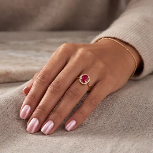 Anel de Ouro com 24 Diamantes e Rubi de 1,50 Ct