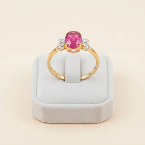 Anel Candy de Ouro Amarelo com 10 Diamantes e Rubi Central de 1,10 ct