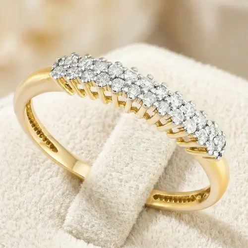 Meia Aliança de Ouro com 22 Diamantes