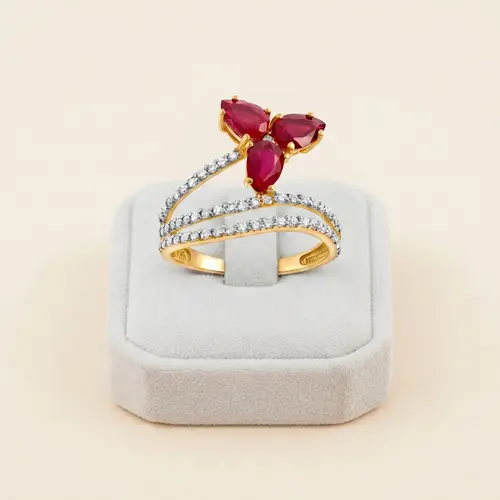 Anel de Ouro Amarelo com 52 Diamantes e 3 Rubis Totalizando 2 cts