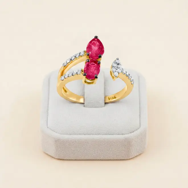 Anel de Ouro Amarelo com 21 Diamantes e 1,3 ct em Rubis