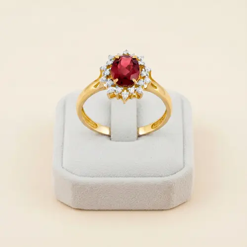 Anel de Ouro com 20 Diamantes e Granada de 2,0 Cts