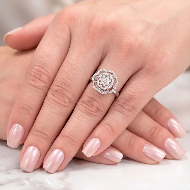 Anel Chuveiro de Ouro Branco - Floral com 66 Diamantes