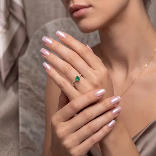 Anel de Ouro com 20 Diamantes e Esmeralda de 1 Ct