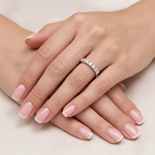 Meia Aliança de Ouro Branco com 8 Diamantes 102753