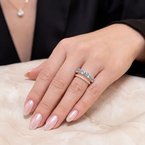 Anel Duplo de Ouro Amarelo com 10 Diamantes e 4 Topázios