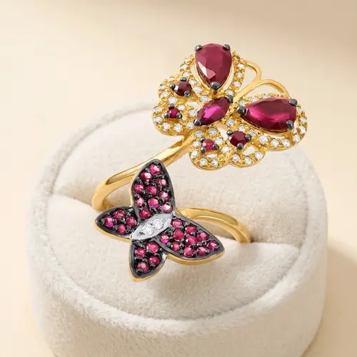 Anel Borboletas de Ouro com 54 Diamantes e 1,5 Ct em Rubis