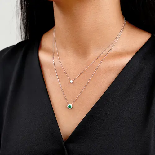 Colar de Ouro Branco com 12 Diamantes e Esmeralda de 30 pts