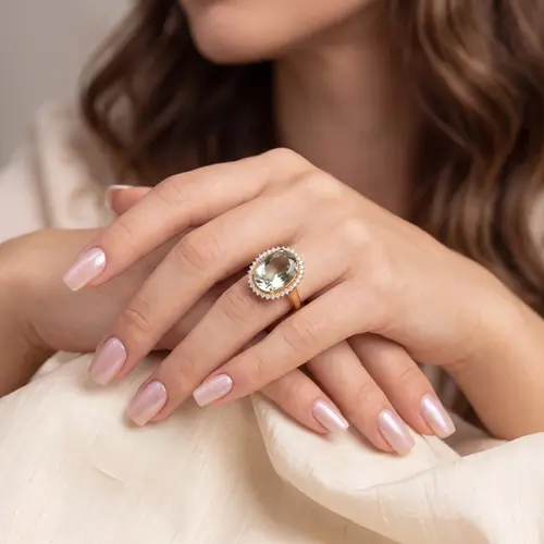 Anel de Ouro Amarelo com 36 Diamantes e Prasiolita