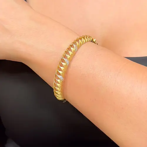 Bracelete Gomado Torcido de Ouro Amarelo com 30 Cristais