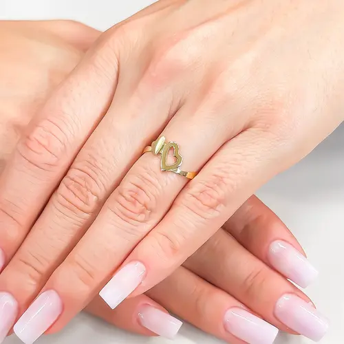 Anel Duplo Coração de Ouro Amarelo com Efeito Acetinado