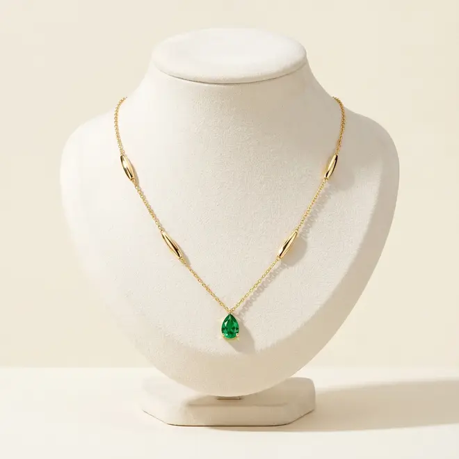 Colar de Ouro Amarelo com Plaquinhas e Jade Gota