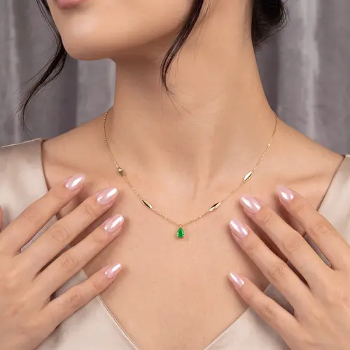 Colar de Ouro Amarelo com Plaquinhas e Jade Gota