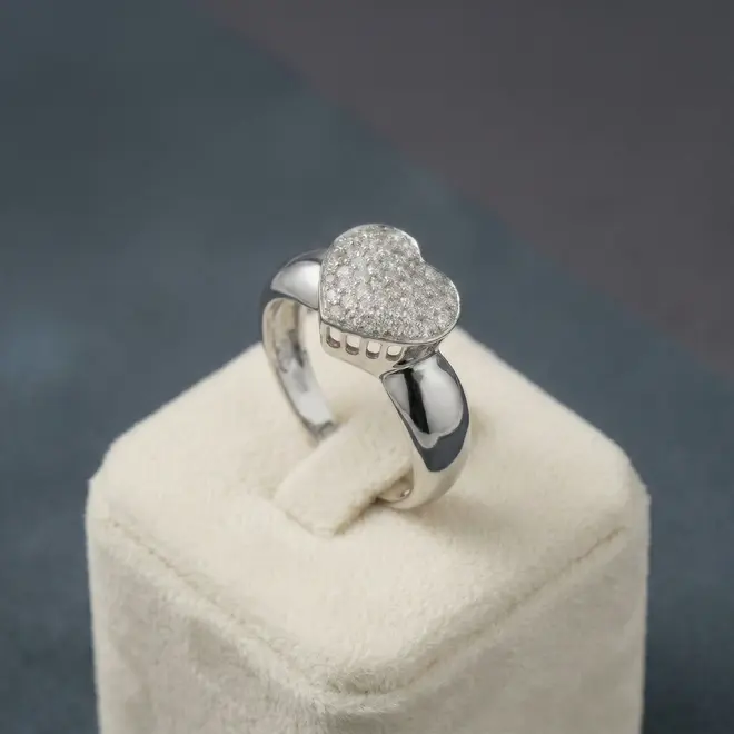 Anel Chuveiro Coração de Ouro Branco com 51 Diamantes
