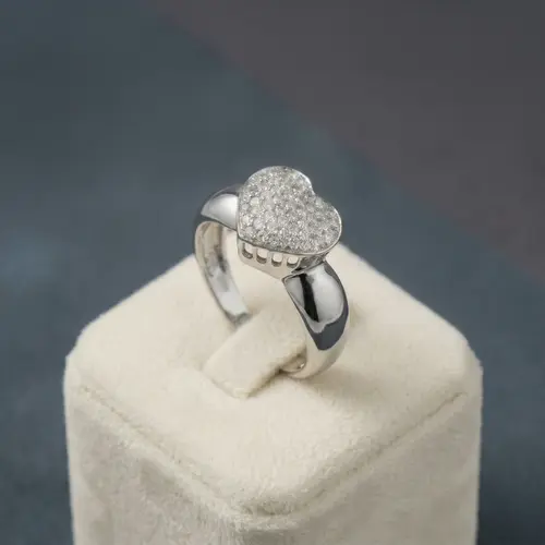Anel Chuveiro Coração de Ouro Branco com 51 Diamantes