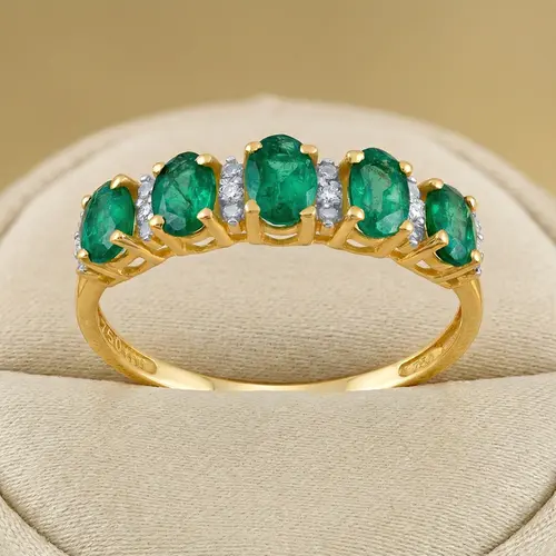 Meia Aliança de Ouro com 6 Diamantes e 1,15 Ct em Esmeraldas