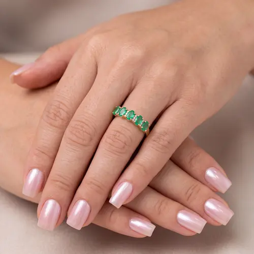 Meia Aliança de Ouro com 6 Diamantes e 1,15 Ct em Esmeraldas
