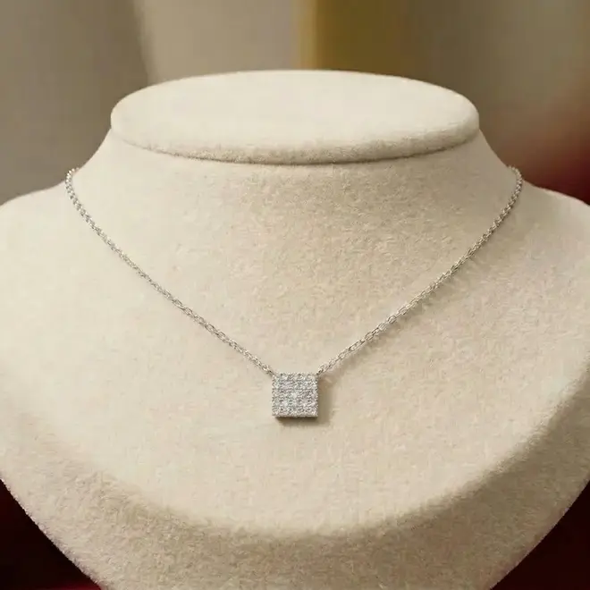 Colar de Ouro Branco com Pingente Chuveiro Quadrado com Diamantes