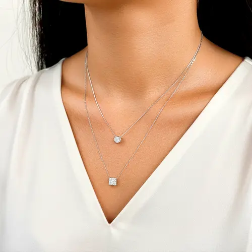 Colar de Ouro Branco com Pingente Chuveiro Quadrado com Diamantes