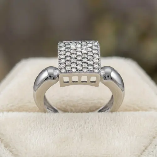 Anel Chuveiro de Ouro Branco com 50 Pts em Diamantes