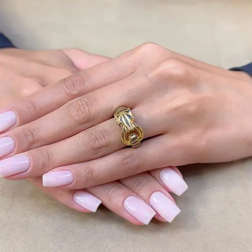 Anel Tigre com Argola de Ouro Amarelo com Esmeraldas e Detalhes em Ródio Negro
