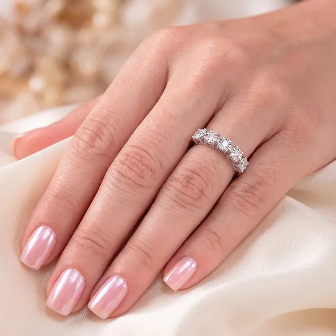 Meia Aliança de Ouro Branco com 5 Diamantes