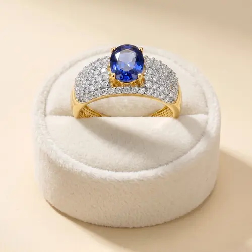 Anel de Ouro com 86 Diamantes e Safira de 1,20 Ct