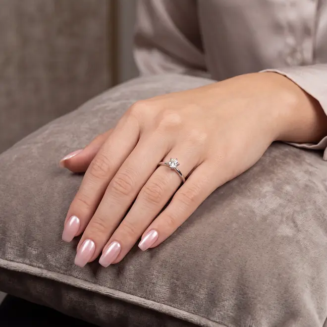 Anel Solitário de Ouro Branco com Diamante de 25 pts