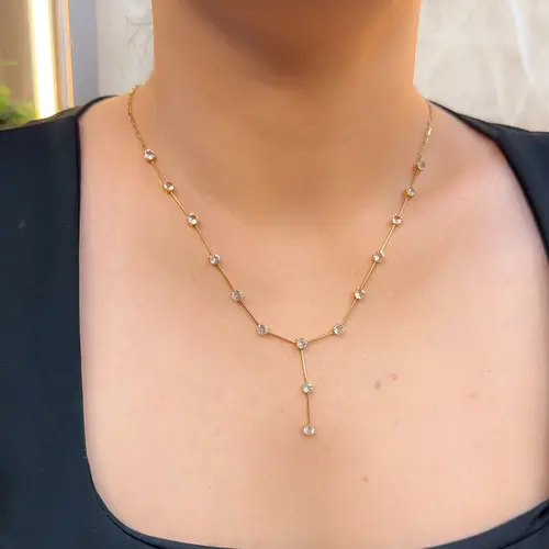 Gargantilha de Ouro Amarelo com 15 Safiras Brancas