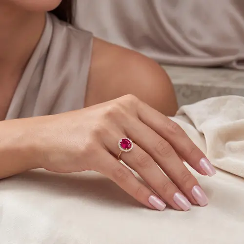 Anel de Ouro Amarelo com 22 Diamantes e Rubi de 2,40 ct