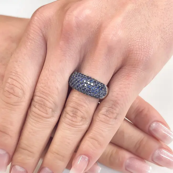 Anel Colmeia de Ouro Branco com 2,8 ct em Safiras
