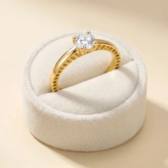 Anel Solitário de Ouro Amarelo com Diamante de 20 pts