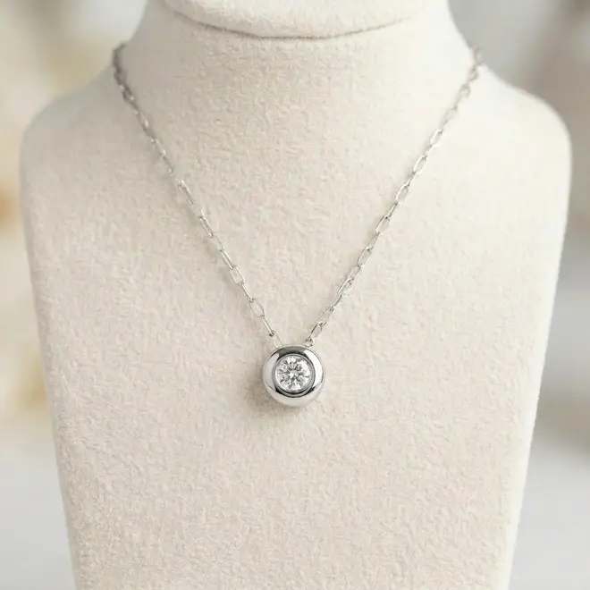 Pingente Ponto de Luz de Ouro Branco com Diamante de 7 pts