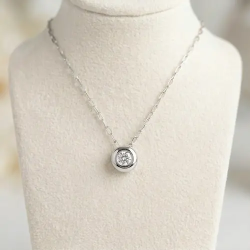 Pingente Ponto de Luz de Ouro Branco com Diamante de 7 pts
