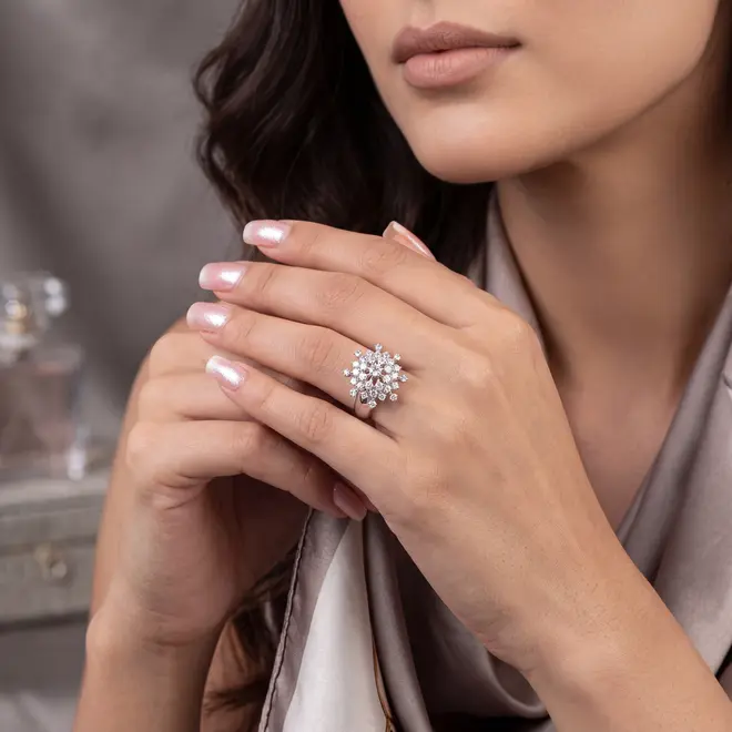 Anel Chuveiro de Ouro Branco com 33 Diamantes