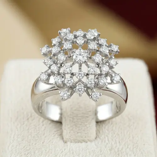 Anel Chuveiro de Ouro Branco com 33 Diamantes
