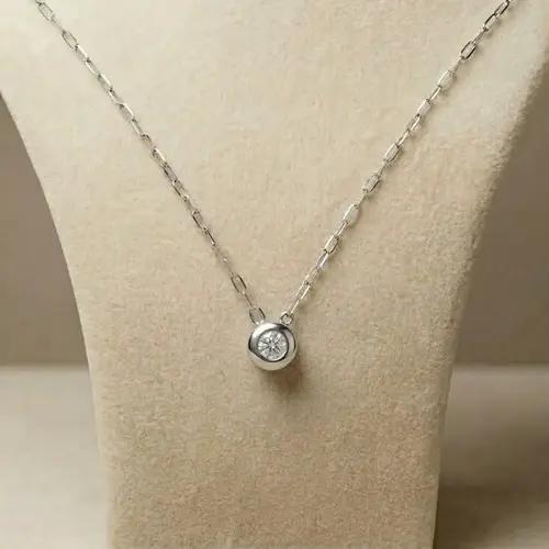 Pingente Ponto de Luz de Ouro Branco com Diamante de 10 pts