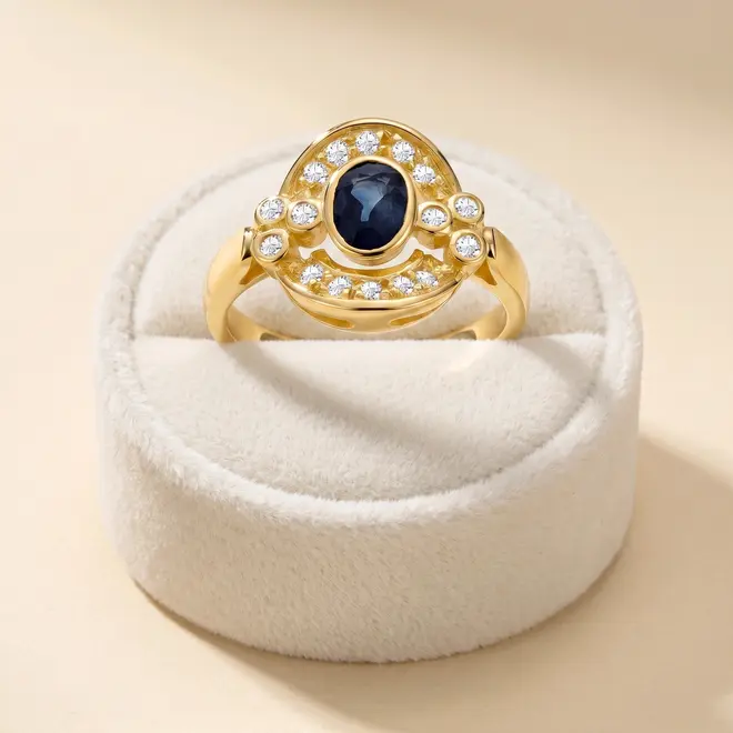 Anel de Ouro Amarelo com 16 Diamantes e Safira
