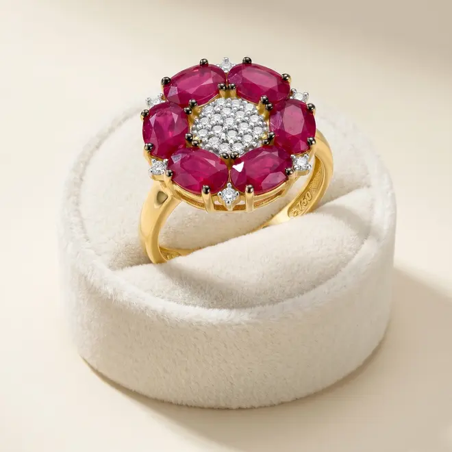 Anel Floral de Ouro Amarelo com 19 Diamantes e 4 ct em Rubis