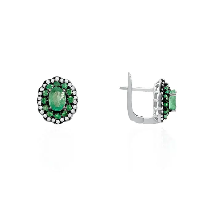 Par de Brincos de Prata com Diamantes e Esmeraldas, com Acabamento em Ródio