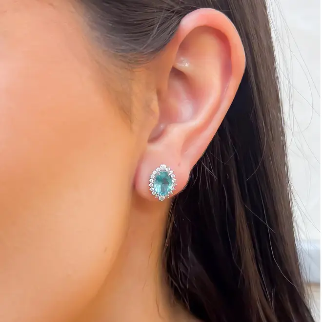 Par de Brincos de Ouro Branco com 36 Diamantes e Turmalinas Azuis