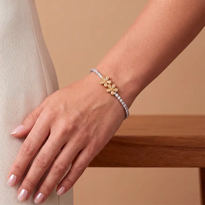 Pulseira de Ouro Branco com 3,377 ct em Diamantes Brancos e 1,409 ct em Diamantes Amarelos