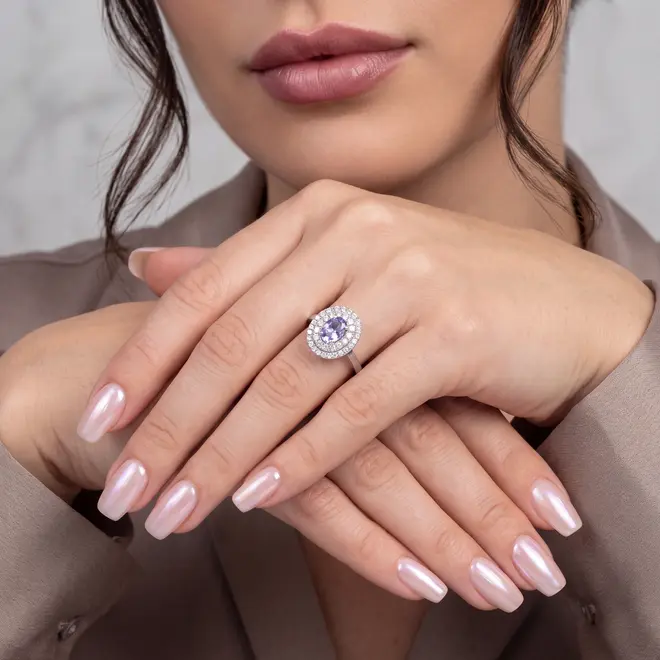 Anel de Ouro Branco com 41 Diamantes e Tanzanita de 1,10 ct