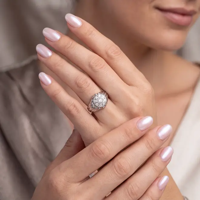 Anel Chuveiro de Ouro Branco com 9 Diamantes