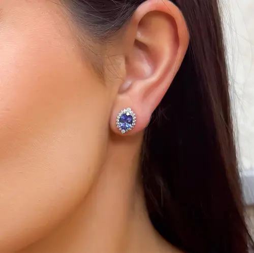 Par de Brincos de Ouro Branco com 32 Diamantes e 2,80 cts em Tanzanitas
