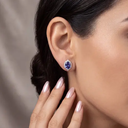 Par de Brincos de Ouro Branco com 32 Diamantes e 2,80 cts em Tanzanitas