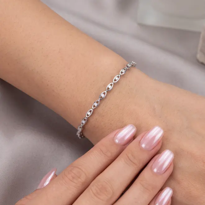 Pulseira Navete de Ouro Branco com 28 Diamantes
